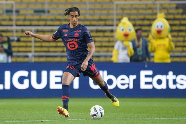 Lenny Yoro contre Nantes