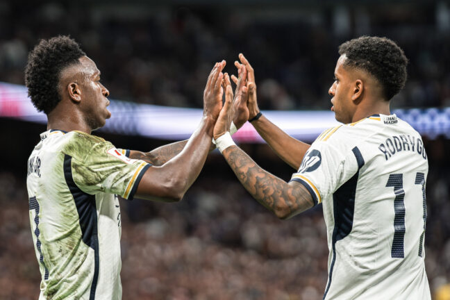 Vinicius Junior (7) celebrates a goal with Rodrygo Goes (11) during the LALIGA EA SPORTS between Real Madrid and Deportivo Alaves at Santiago Bernabeu Stadium. Final score; Real Madrid 5:0 Deportivo Alaves. (Photo by Diego Radames / SOPA Images/Sipa USA) - Photo by Icon Sport