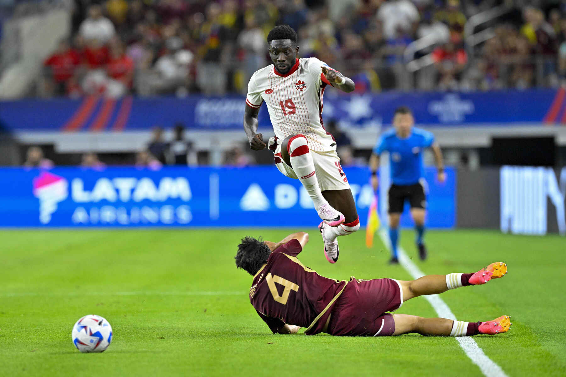 Alphonso Davies lors du match entre le Canada et le Venezuela (Icon Sport)