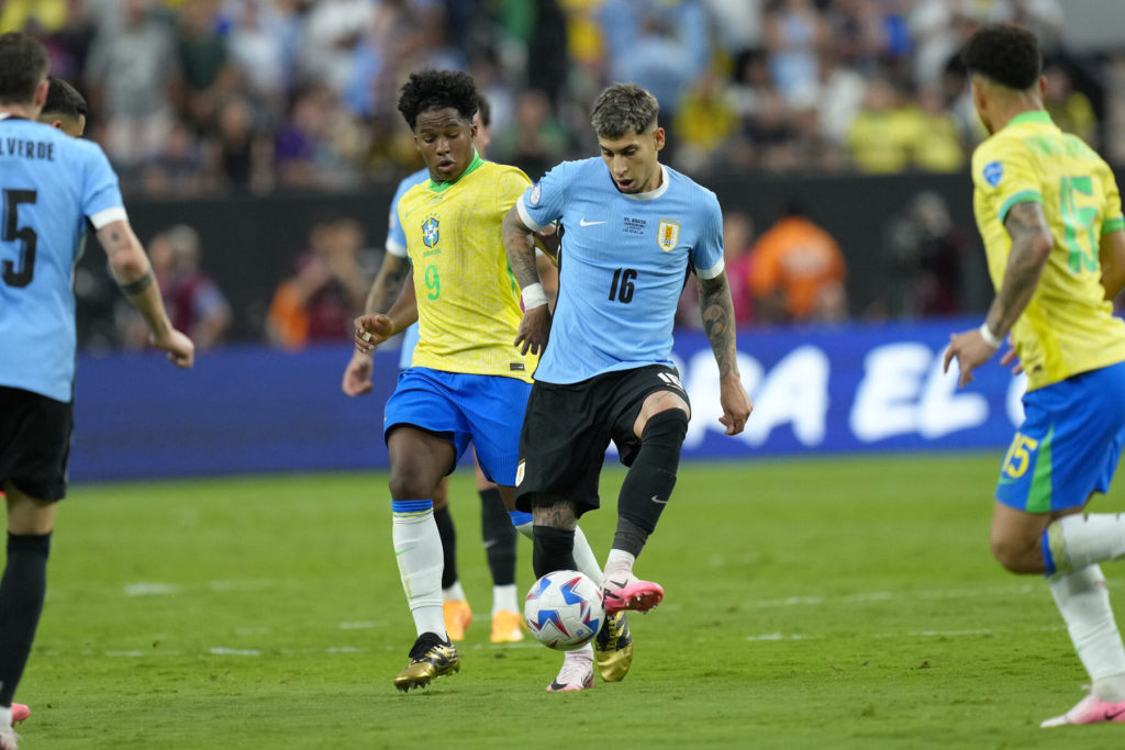 Endrick face à l'Uruguay lors de la Copa América
