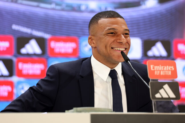 Mbappé en salle de presse après sa présentation