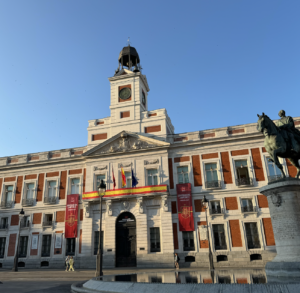 Le soleil se lève à la Plaza del Sol en ce jour du "Mbappé Day" (Pablo Gallego).