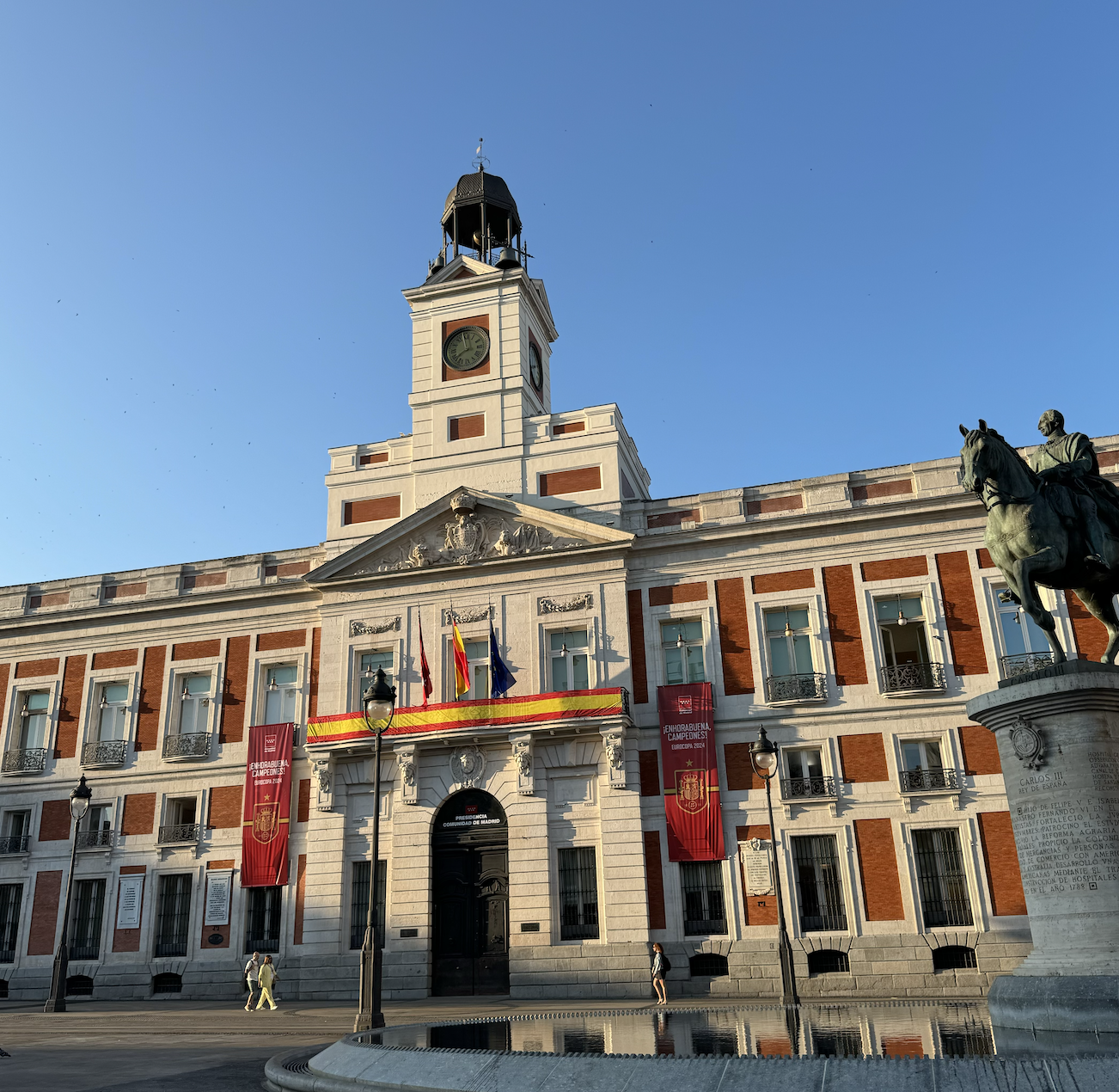 Le soleil se lève à la Plaza del Sol en ce jour du "Mbappé Day" (Pablo Gallego).