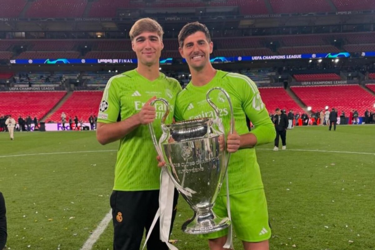 Thibaut Courtois et Fran Gonzalez après la victoire en Ligue des champions à Wembley