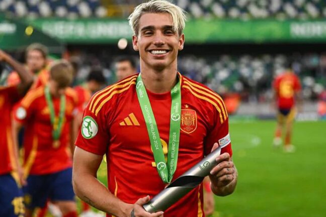 Iker Bravo a été élu MVP de l'Euro U19 avec l'Espagne. Un retour au Real Madrid semble possible (UEFA)