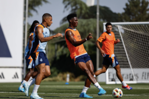 Mbappé avec Tchouaméni ce jeudi (realmadrid.com)