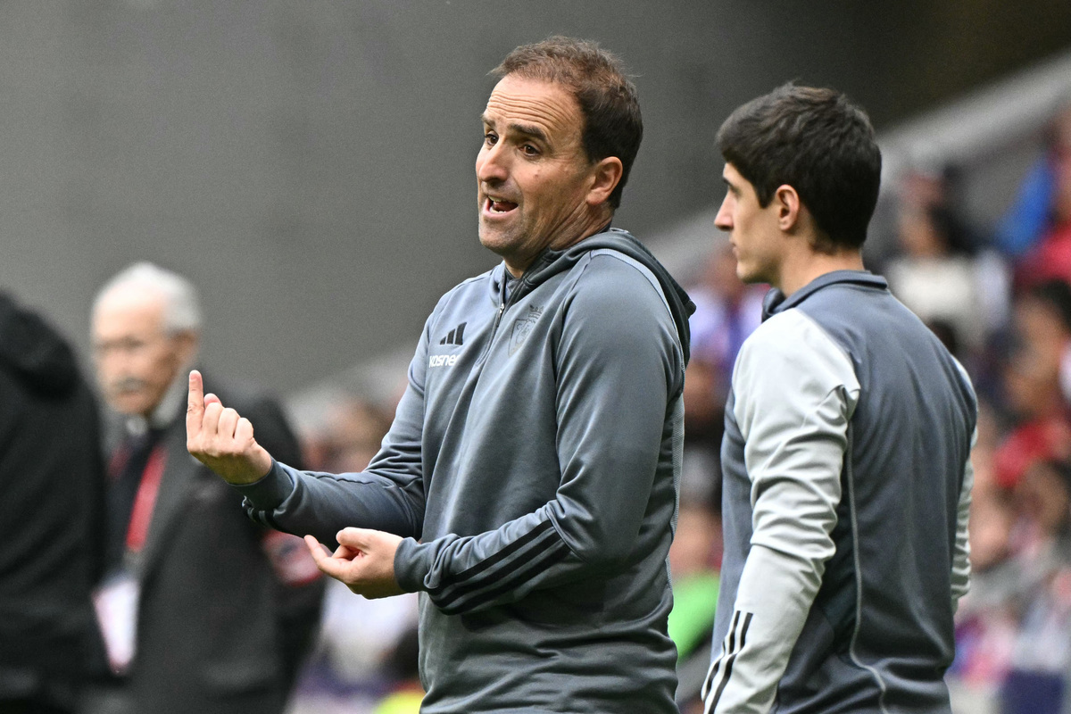 Jacobo Arrasate, le nouvel entraîneur de Majorque, au bord du terrain lors d'un match d'Osasuna, la saison dernière (Getty Images)