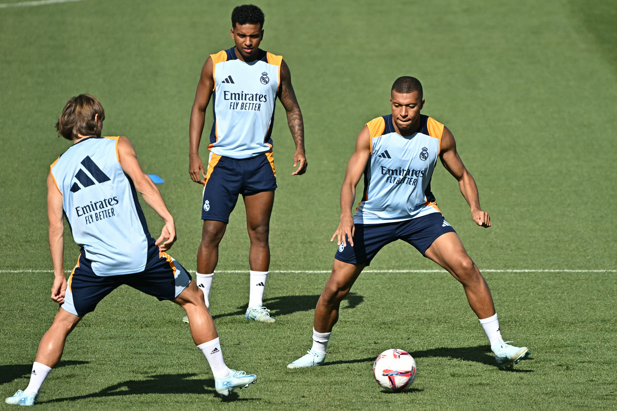 Kylian Mbappé, Luka Modric et Rodrygo Goes à l'entraînement, à la Ciudad Real Madrid, la veille de la rencontre face à Majorque (Getty Images)