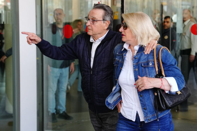Enrique Negreira et sa compagne après avoir été entendus dans le cadre de l'instruction de l'affaire (Getty Images)