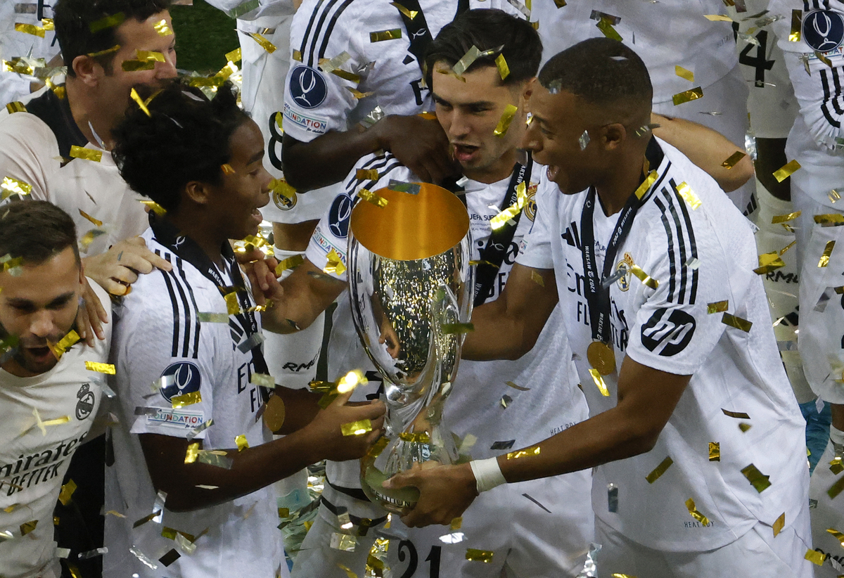 Endrick, Mbappé et Brahim Díaz heureux d'avoir remporté la Supercoupe d'Europe (Getty Images)