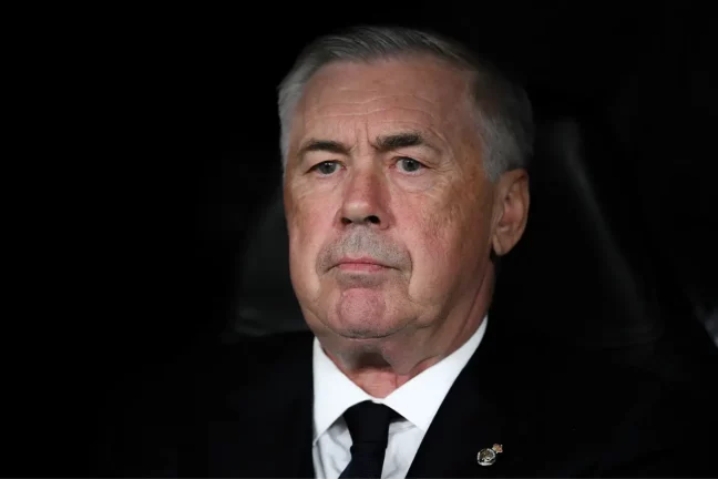 Carlo Ancelotti durant le match face à Stuttgart mardi (Photo by David Ramos/Getty Images).