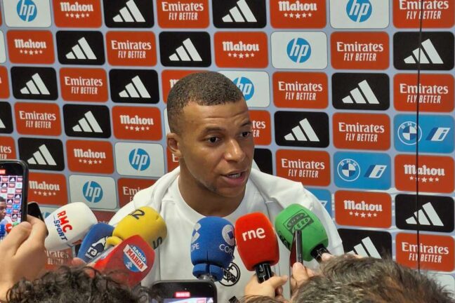 Kylian Mbappé en zone mixte après Real Madrid - Real Betis (Guillaume Pomade).