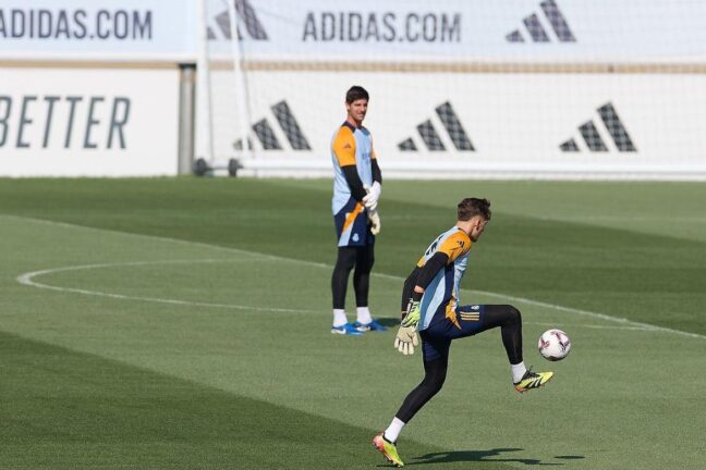 Sergio Mestre à l'entraînement avec l'équipe première. (https://www.instagram.com/s.mestre1)
