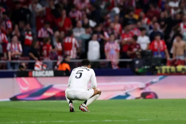 MADRID, SPAIN - SEPTEMBER 29: Jude Bellingham of Real Madrid reacts at full-time following the team's draw in the LaLiga match between Atletico de Madrid and Real Madrid CF at Estadio Civitas Metropolitano on September 29, 2024 in Madrid, Spain. (Photo by Florencia Tan Jun/Getty Images)