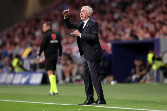 Carlo Ancelotti face à l'Atlético. (Photo by Gonzalo Arroyo Moreno/Getty Images)
