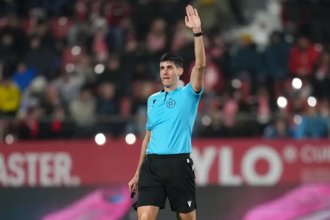 Busquets Ferrer sera l'arbitre d'Atletico-Real Madrid (Photo by Alex Caparros/Getty Images)