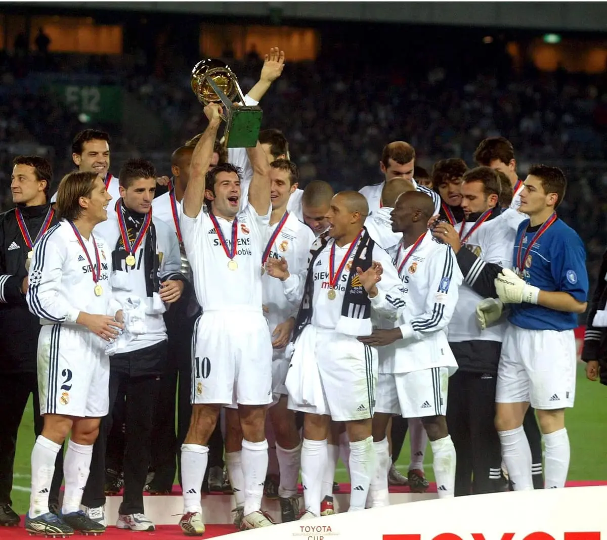 Le Real Madrid est codétenteur du nombre de trophées remportés dans l'ancienne version de la Coupe intercontinentale qui a eu lieu de 1960 à 2004 (Photo by Firto Foto/Getty Images)