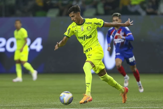 Le Real Madrid devra batailler pour signer Vitor Reis lors des prochains mercatos (Photo by Ricardo Moreira/Getty Images)