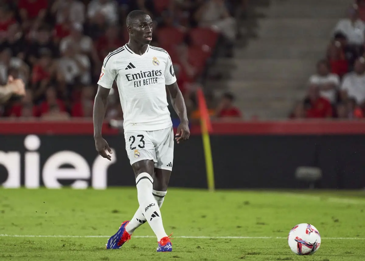Ancelotti a officialisé la prolongation de Mendy (Photo by Rafa Babot/Getty Images)