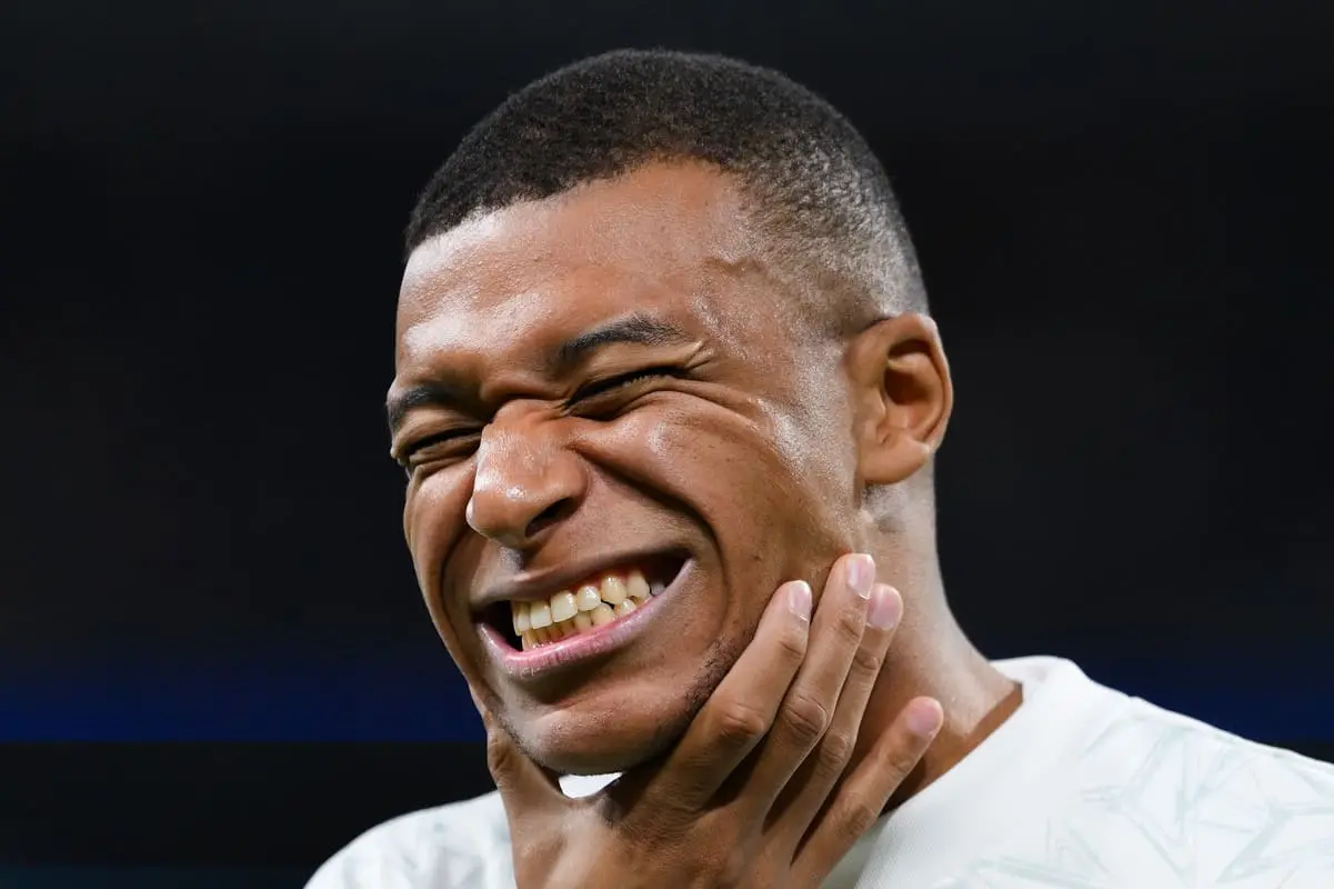 Kylian Mbappé, touché face à Alavés (Photo by David Ramos/Getty Images)