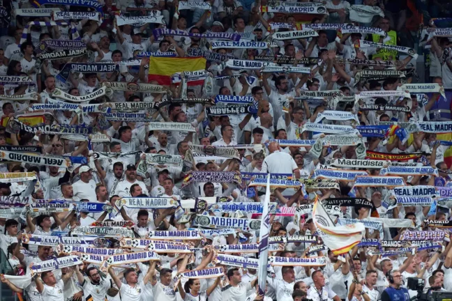 Les fans du Real Madrid au Santiago Bernabéu pour la réception de Stuttgart en Ligue des champions. (Photo by Angel Martinez/Getty Images)