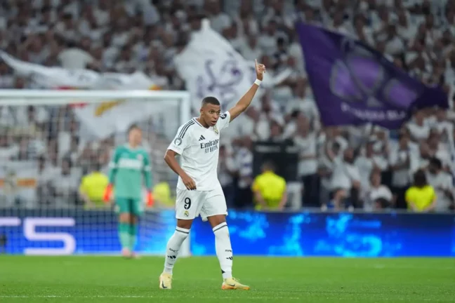 Kylian Mbappé célébrant son but contre Stuttgart (Photo by Angel Martinez/Getty Images)