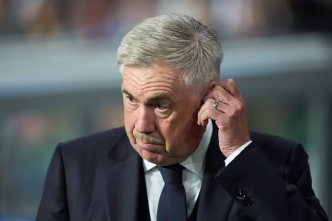 Carlo Ancelotti tâtonne avec son Real Madrid (Photo by Juan Manuel Serrano Arce/Getty Images).