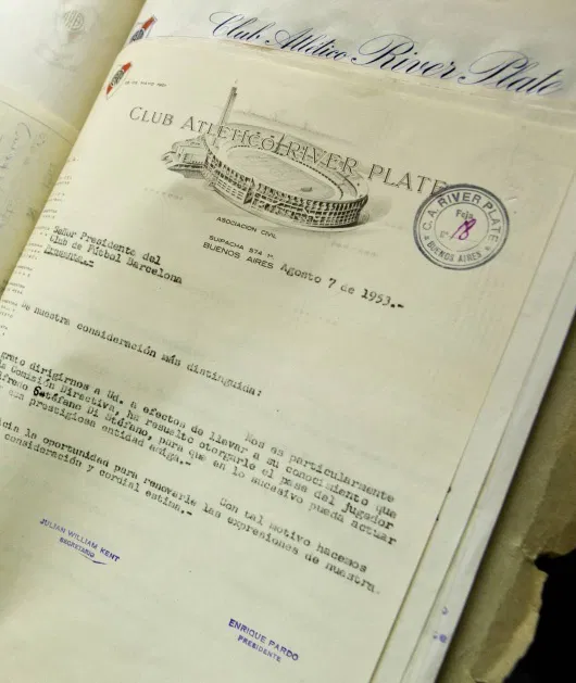 Document de l'accord entre River Plate et le FC Barcelone, signé par le président de River Plate. Il prouve le paiement effectué par le Barça au club argentin pour Alfredo Di Stéfano (futbolgate.com)