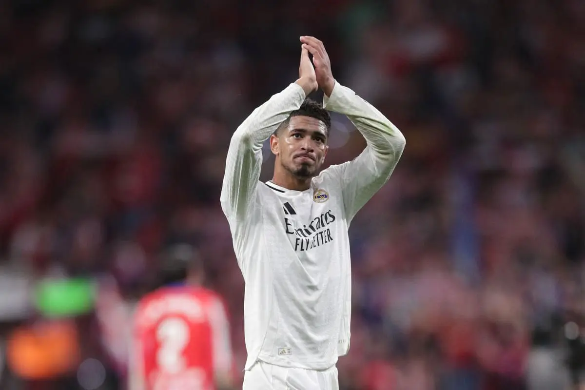 MADRID, SPAIN - SEPTEMBER 29: Jude Bellingham of Real Madrid CF acknowledges the audience after the LaLiga match between Atletico de Madrid and Real Madrid CF at Estadio Civitas Metropolitano on September 29, 2024 in Madrid, Spain. (Photo by Gonzalo Arroyo Moreno/Getty Images).
