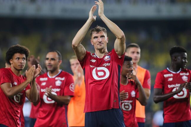 ISTANBUL, TURKEY - AUGUST 13: Thomas Meunier of Lille shows appreciation to the fans during the UEFA Champions League Third Qualifying Round match between Fenerbahce and Lille FC at Ulker Stadium on August 13, 2024 in Istanbul, Turkey (Real Madrid). (Photo by Ahmad Mora/Getty Images)