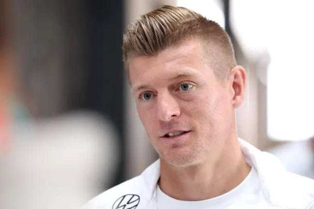 Toni Kroos va passer ses diplômes d'entraîneur (Photo by Alexander Hassenstein/Getty Images)