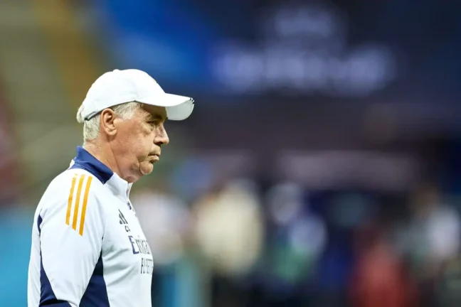 Carlo Ancelotti devra trouver une solution pour pallier l'absence de Carvajal (Photo by Adam Nurkiewicz/Getty Images)