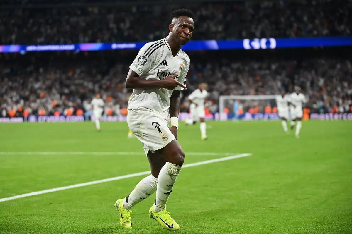 Vinicius Junior prêt à affronter le FC Barcelone lors du Clásico. (Photo by Denis Doyle/Getty Images)