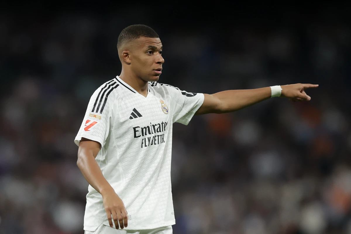 MADRID, SPAIN - SEPTEMBER 24: Kylian Mbappe of Real Madrid CF points out during the LaLiga match between Real Madrid CF and Deportivo Alaves at Estadio Santiago Bernabeu on September 24, 2024 in Madrid, Spain. (Photo by Gonzalo Arroyo Moreno/Getty Images)