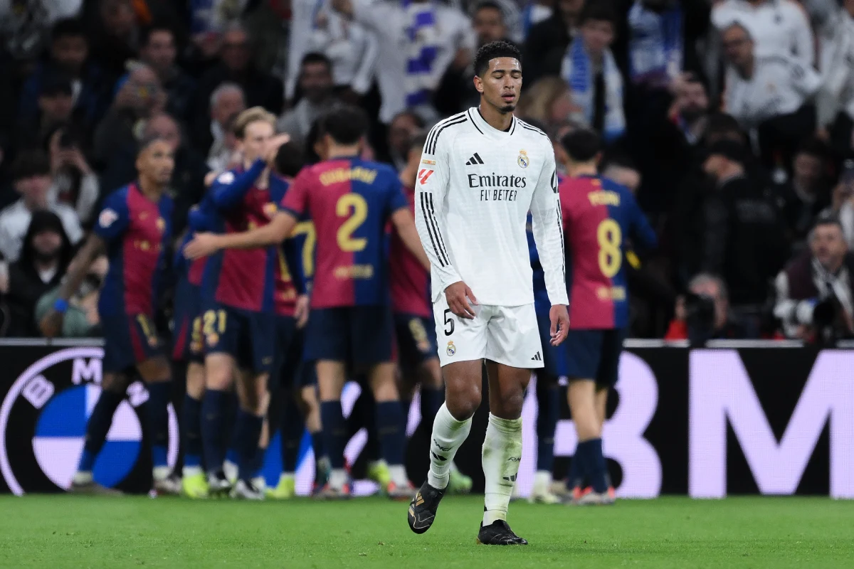 MADRID, SPAIN - OCTOBER 26: Jude Bellingham of Real Madrid reacts following FC Barcelona's second goal, scored by Robert Lewandowski of FC Barcelona (not pictured) during the LaLiga match between Real Madrid CF and FC Barcelona at Estadio Santiago Bernabeu on October 26, 2024 in Madrid, Spain. (Photo by David Ramos/Getty Images) Clasico