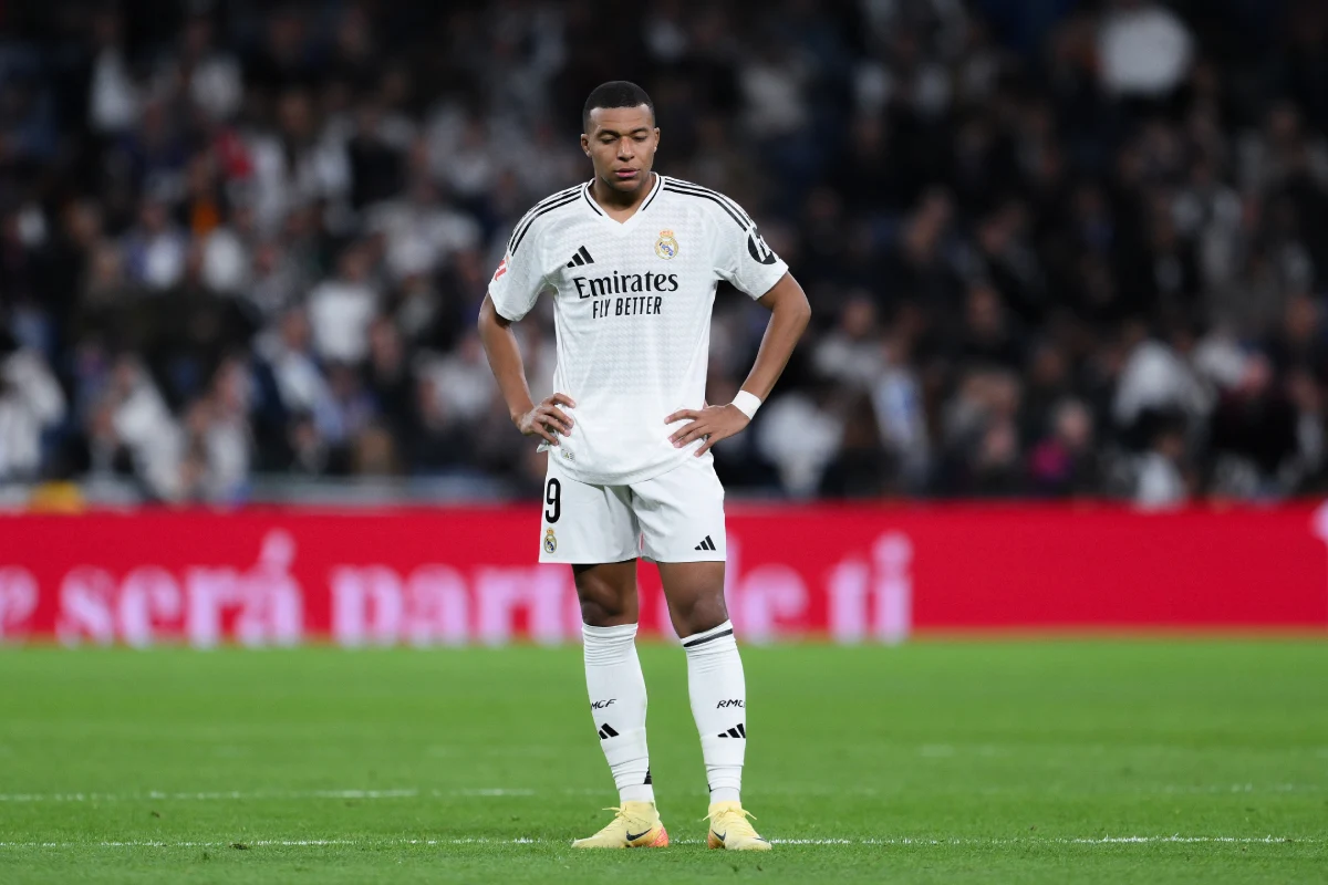 MADRID, SPAIN - OCTOBER 26: Kylian Mbappe of Real Madrid reacts following FC Barcelona's fourth goal, scored by Raphinha (not pictured) during the LaLiga match between Real Madrid CF and FC Barcelona (Clasico) at Estadio Santiago Bernabeu on October 26, 2024 in Madrid, Spain. (Photo by David Ramos/Getty Images).