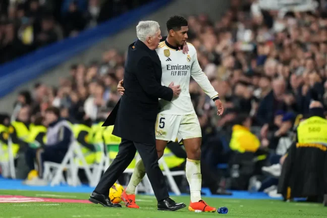MADRID, SPAIN - DECEMBER 17: Jude Bellingham of Real Madrid interacts with Carlo Ancelotti, Head Coach of Real Madrid, as he is substituted off during the LaLiga EA Sports match between Real Madrid CF and Villarreal CF at Estadio Santiago Bernabeu on December 17, 2023 in Madrid, Spain. (Photo by Angel Martinez/Getty Images)
