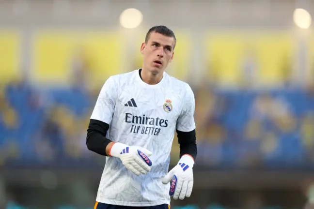 LAS PALMAS, SPAIN - AUGUST 29: Andriy Lunin of Real Madrid looks on during the warm up prior to the La Liga match between UD Las Palmas and Real Madrid CF at Estadio Gran Canaria on August 29, 2024 in Las Palmas, Spain. (Photo by Florencia Tan Jun/Getty Images)