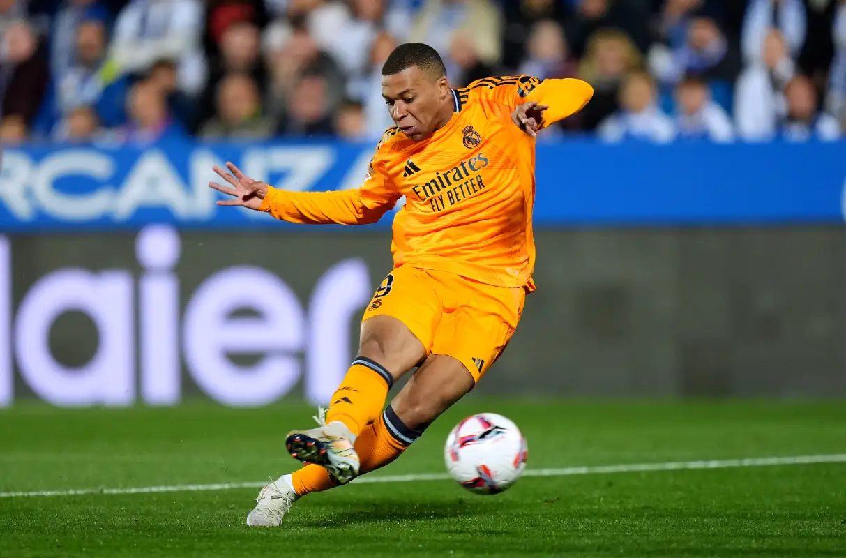 LEGANES, SPAIN - NOVEMBER 24: Kylian Mbappe of Real Madrid shoots during the LaLiga match between CD Leganes and Real Madrid CF at Estadio Municipal de Butarque on November 24, 2024 in Leganes, Spain. (Photo by Angel Martinez/Getty Images)