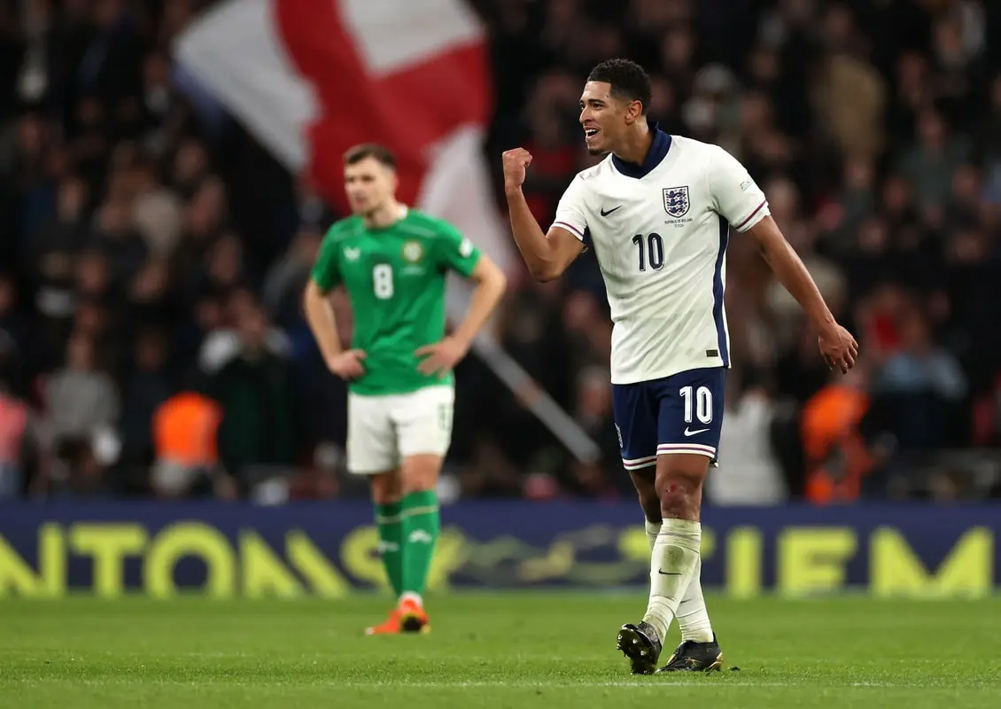 Jude Bellingham célèbre avec l'Angleterre. (Photo by Ryan Pierse/Getty Images)