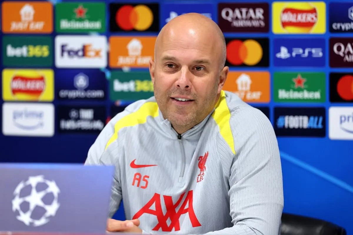 LIVERPOOL, ENGLAND - NOVEMBER 04: Liverpool manager Arne Slot speaks to the media during the UEFA Champions League 2024/25 League Phase MD4 press conference at Anfield Stadium on November 04, 2024 in Liverpool, England. (Photo by Jan Kruger/Getty Images) mercato