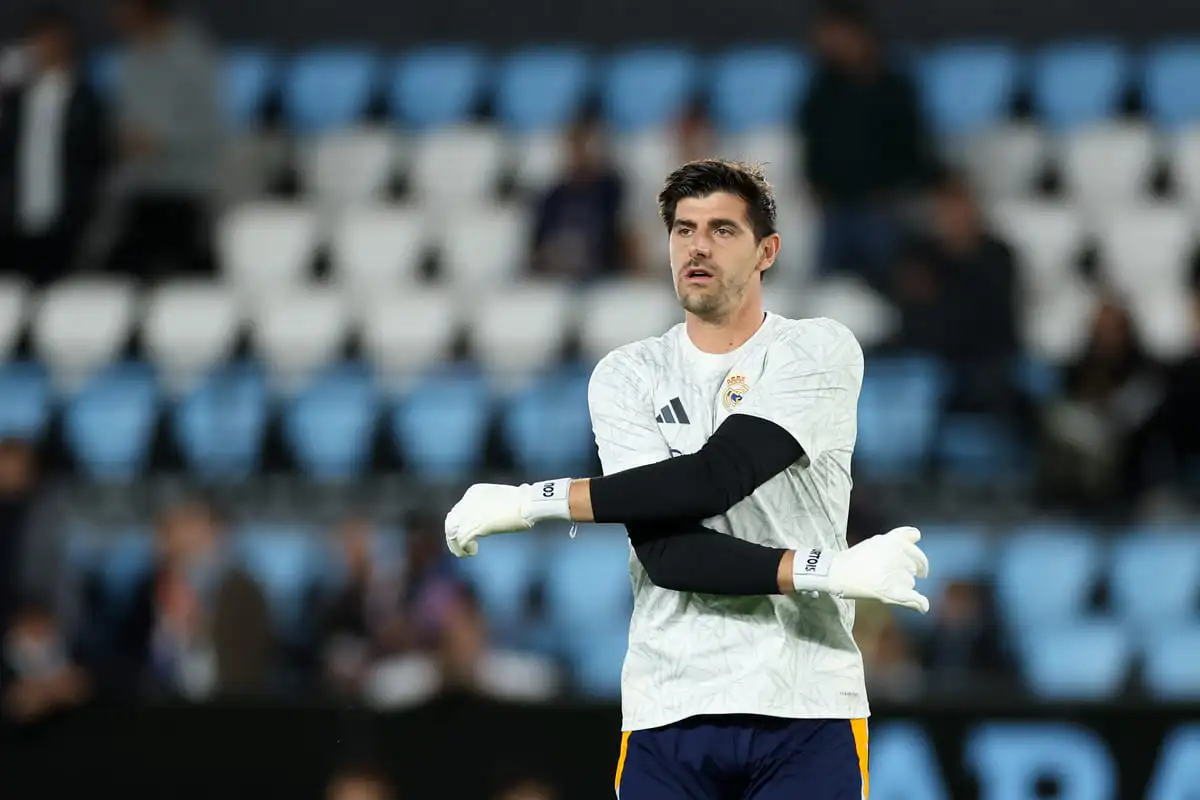 VIGO, SPAIN - OCTOBER 19: Thibaut Courtois of Real Madrid CF warms up prior to the LaLiga match between RC Celta de Vigo and Real Madrid CF at Estadio Balaidos on October 19, 2024 in Vigo, Spain. (Photo by Florencia Tan Jun/Getty Images).