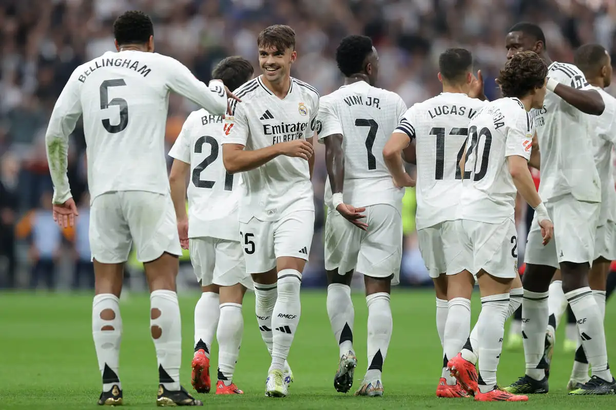 Le Real Madrid lors de la victoire face à Osasuna (Photo by Gonzalo Arroyo Moreno/Getty Images)
