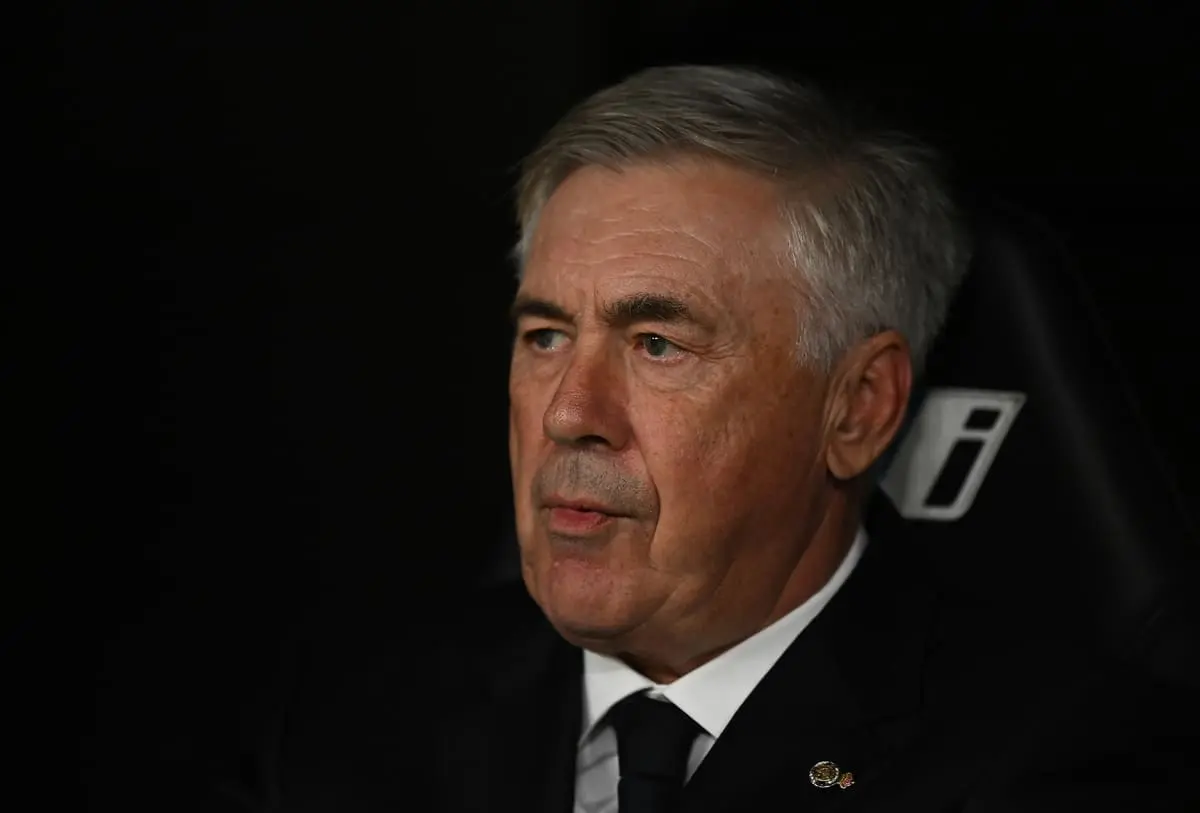 Carlo Ancelotti pendant la rencontre face à Osasuna (Photo by Denis Doyle/Getty Images)