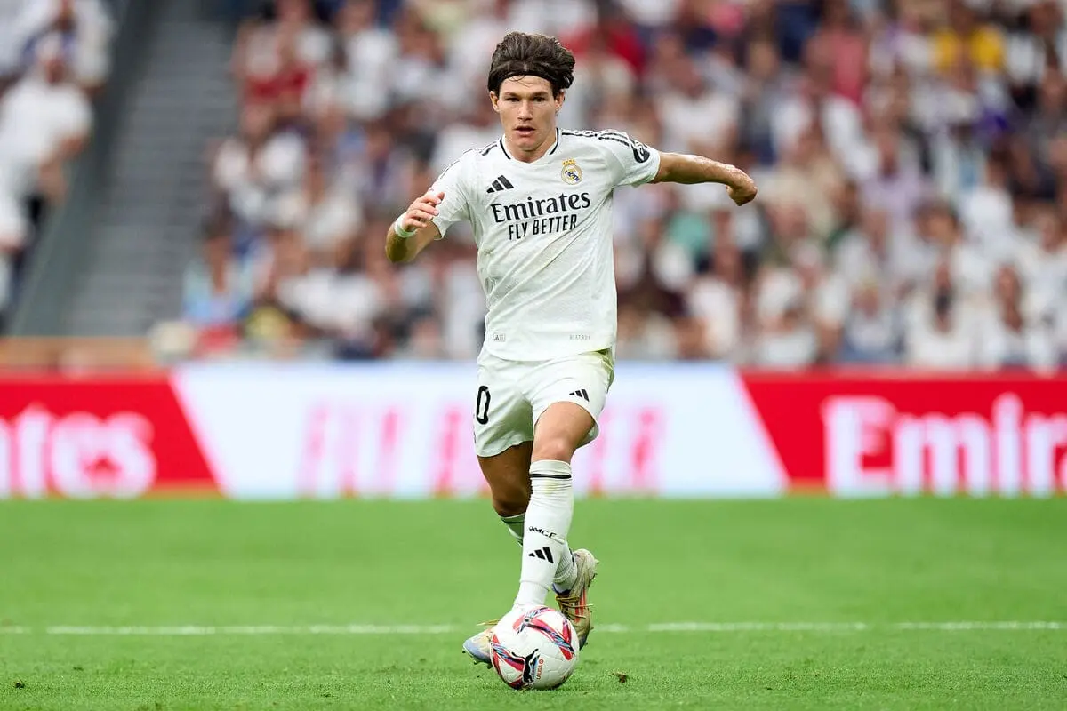 MADRID, SPAIN - AUGUST 25: Fran Garcia of Real Madrid runs with the ball during the La Liga match between Real Madrid CF and Real Valladolid CF at Estadio Santiago Bernabeu on August 25, 2024 in Madrid, Spain. (Photo by Angel Martinez/Getty Images).