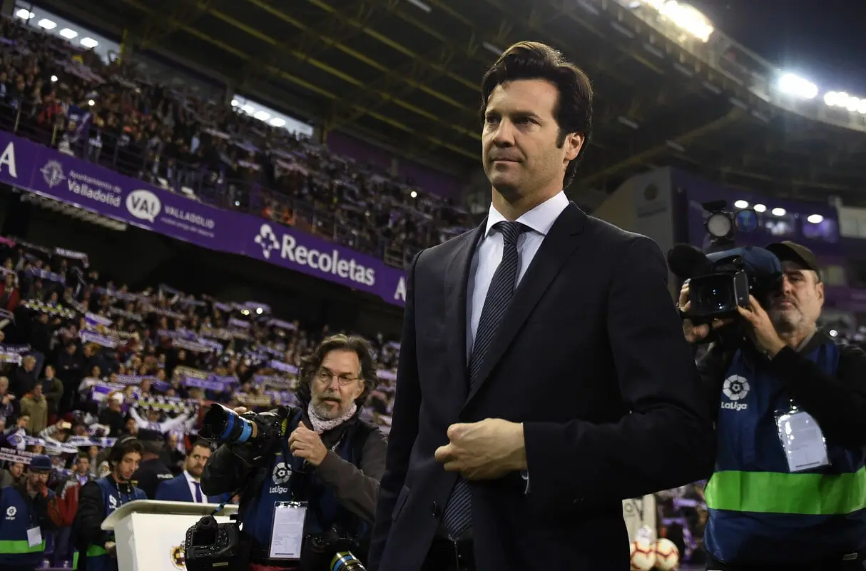 VALLADOLID, SPAIN - MARCH 10: Santiago Solari, manager of Real Madrid looks on before the La Liga match between Real Valladolid CF and Real Madrid CF at Estadio Jose Zorrilla on March 10, 2019 in Valladolid, Spain. (Photo by Denis Doyle/Getty Images)