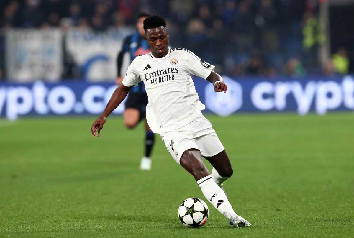 BERGAMO, ITALY - DECEMBER 10: Vinicius Junior of Real Madrid controls the ball during the UEFA Champions League 2024/25 League Phase MD6 match between Atalanta BC and Real Madrid C.F. at Stadio di Bergamo on December 10, 2024 in Bergamo, Italy. (Photo by Marco Luzzani/Getty Images)