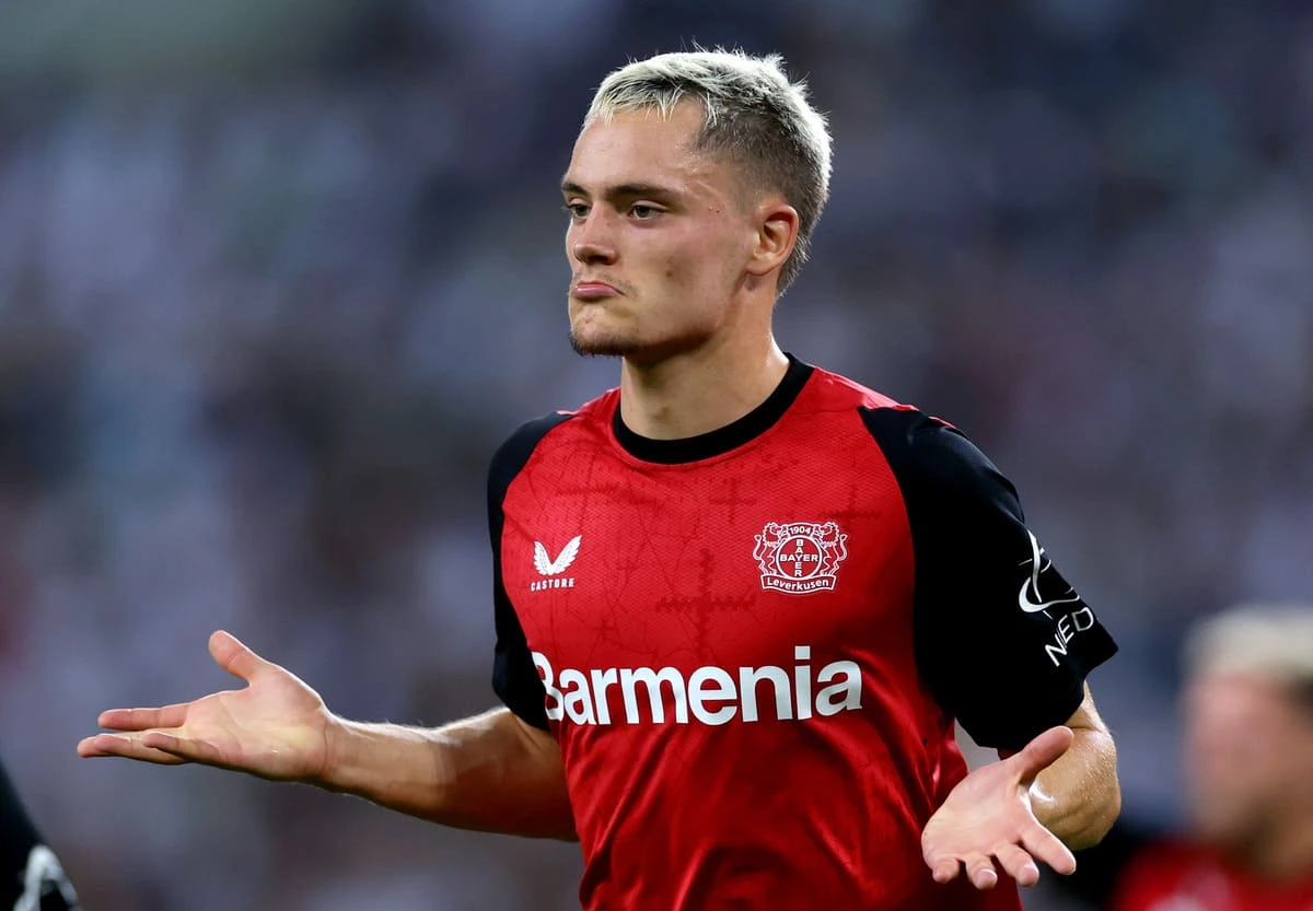 MOENCHENGLADBACH, GERMANY - AUGUST 23: Florian Wirtz of Bayer 04 Leverkusen celebrates scoring his team's second goal during the Bundesliga match between Borussia Mönchengladbach and Bayer 04 Leverkusen at Borussia-Park on August 23, 2024 in Moenchengladbach, Germany. (Photo by Lars Baron/Getty Images) mercato