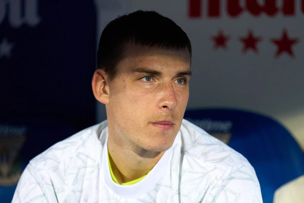 LEGANES, SPAIN - NOVEMBER 24: Andriy Lunin of Real Madrid looks on prior to the LaLiga match between CD Leganes and Real Madrid CF at Estadio Municipal de Butarque on November 24, 2024 in Leganes, Spain. (Photo by Angel Martinez/Getty Images) mercato