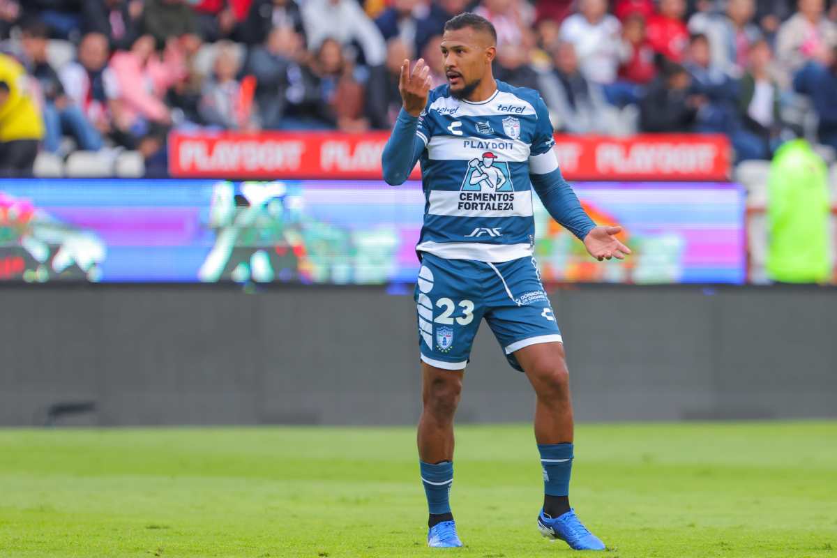 PACHUCA, MEXICO - OCTOBER 19: Jose Salomon Rondon of Pachuca reacts during the 12th round match between Pachuca and Chivas as part of the Torneo Apertura 2024 Liga MX at Hidalgo Stadium on October 19, 2024 in Pachuca, Mexico. (Photo by Agustin Cuevas/Getty Images)